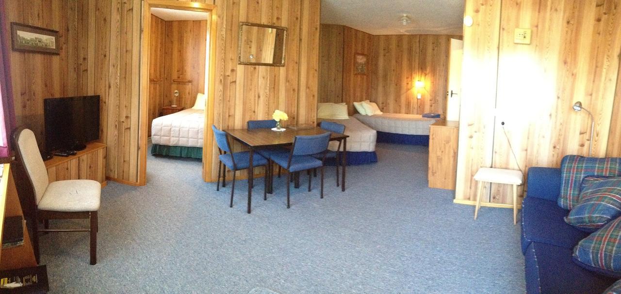 Owaka Lodge Motel ภายนอก รูปภาพ