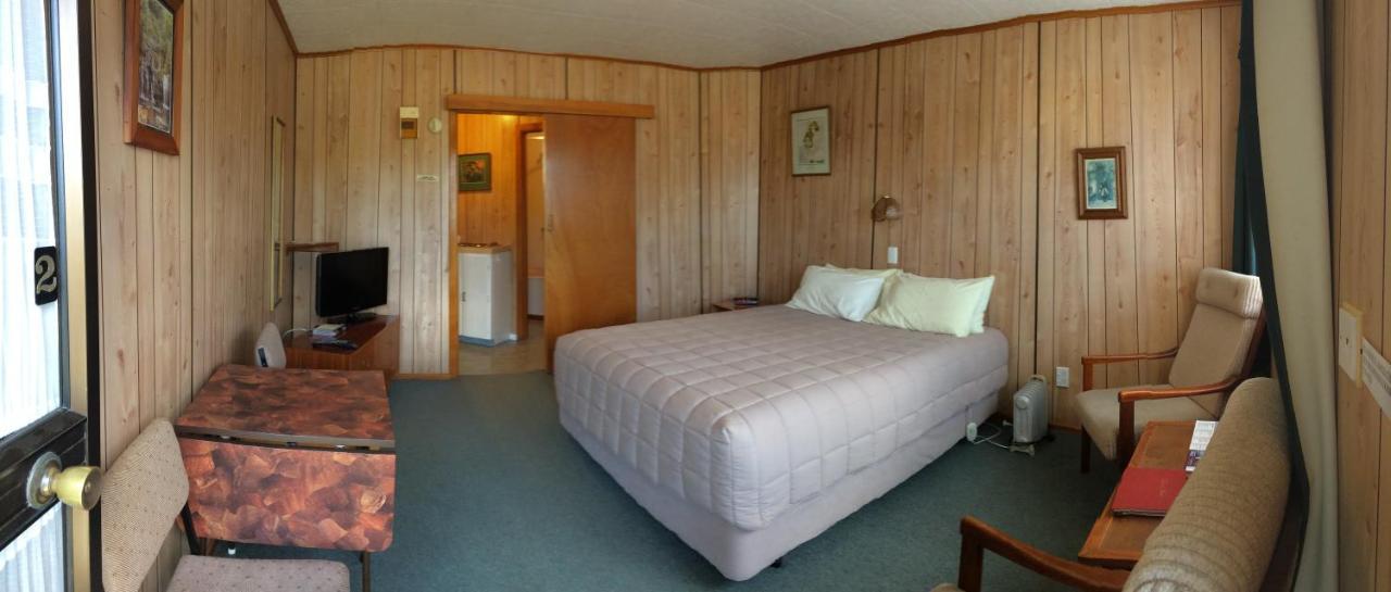 Owaka Lodge Motel ภายนอก รูปภาพ